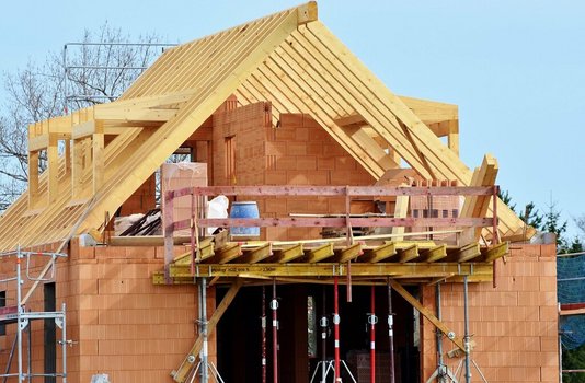 Baustelle-housebuilding-3370969_1920 Baustelle eines Ferienhauses