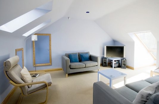 Fotolia_8911701_Subscription_L Jugendzimmer mit Couch und Sessel